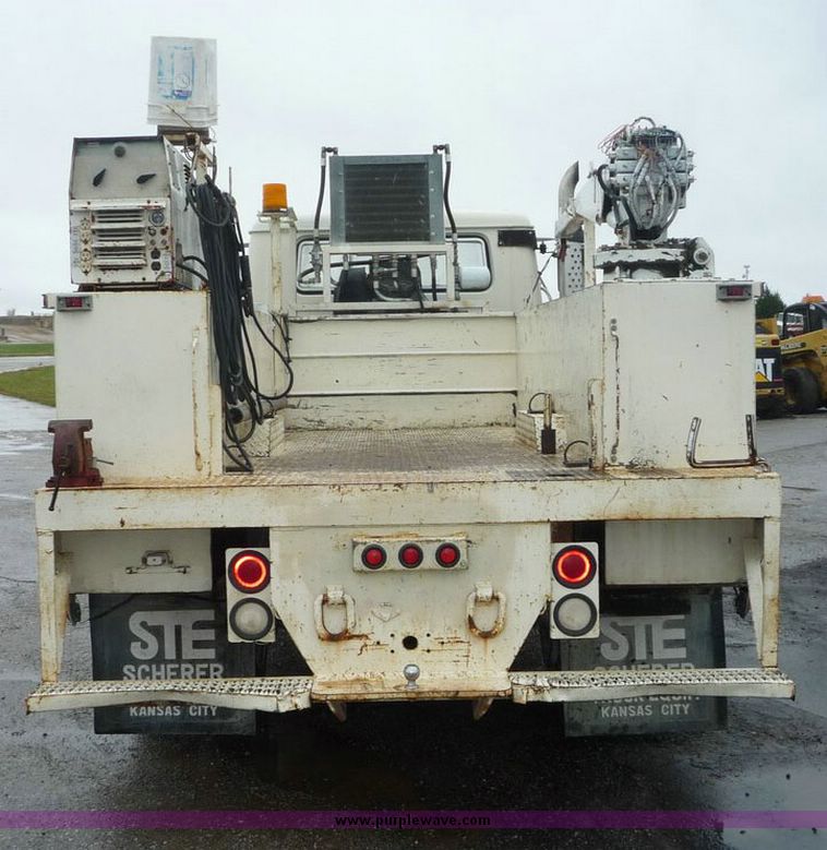 image for item 6870 1986 International L1654 service truck