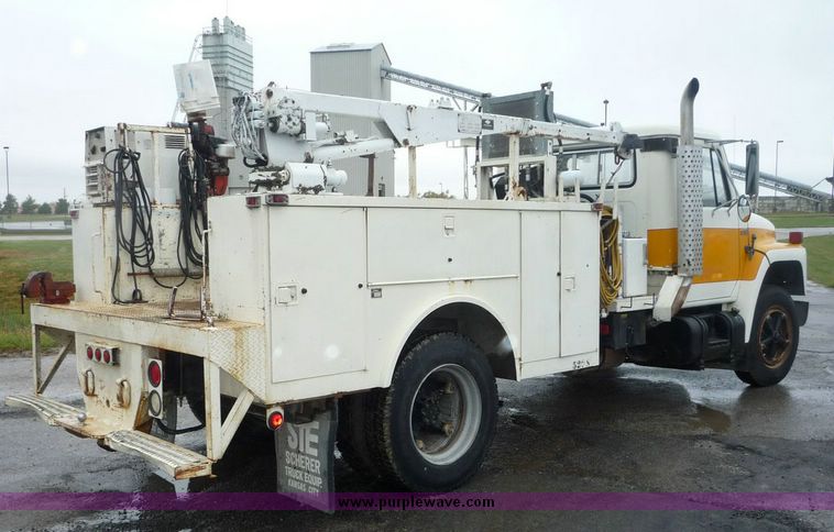 image for item 6870 1986 International L1654 service truck