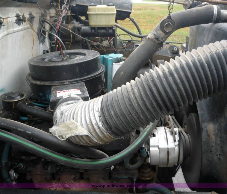 image for item 6870 1986 International L1654 service truck