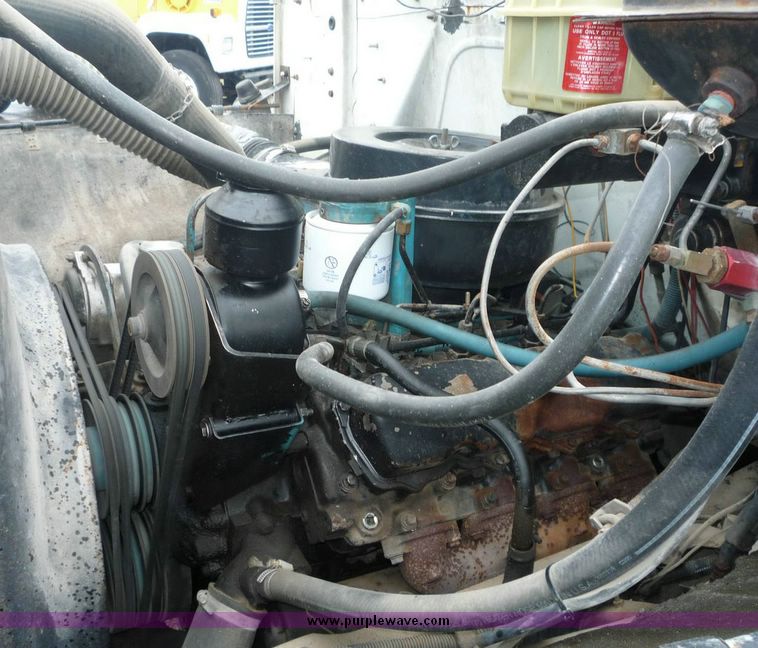 image for item 6870 1986 International L1654 service truck