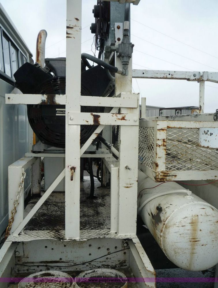 image for item 6870 1986 International L1654 service truck