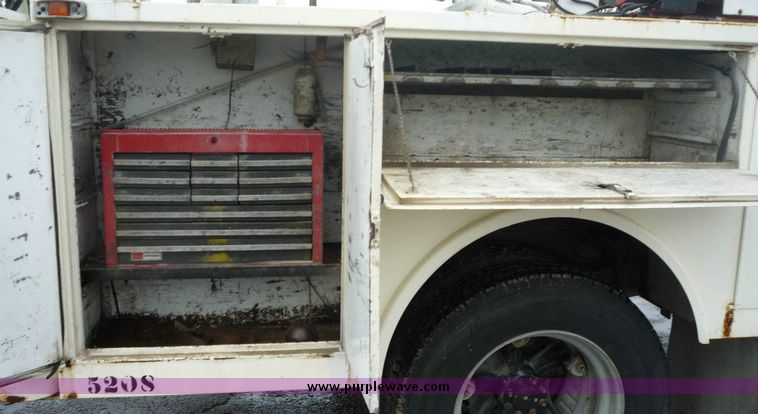 image for item 6870 1986 International L1654 service truck