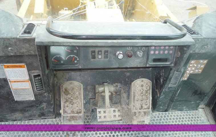 image for item 6875 Caterpillar 953C crawler loader