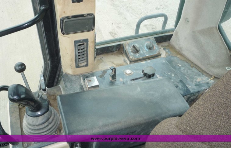 image for item 6875 Caterpillar 953C crawler loader