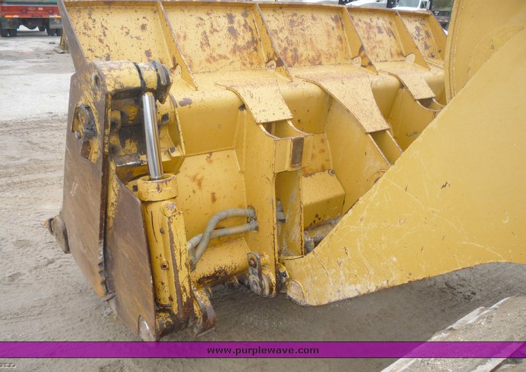 image for item 6875 Caterpillar 953C crawler loader