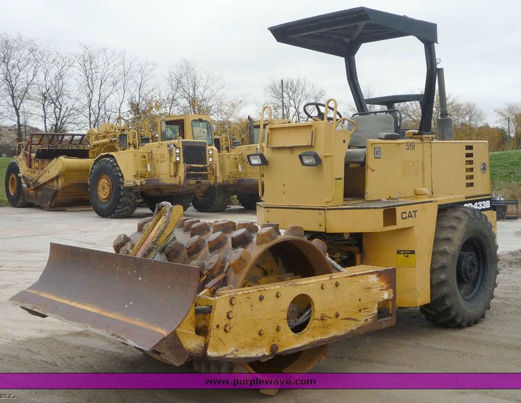 image for item 6877 Caterpillar CP-433B vibratory compactor