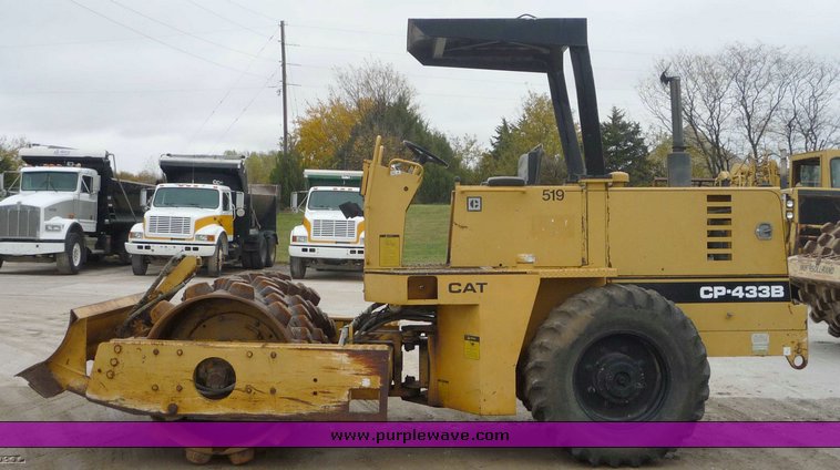 image for item 6877 Caterpillar CP-433B vibratory compactor
