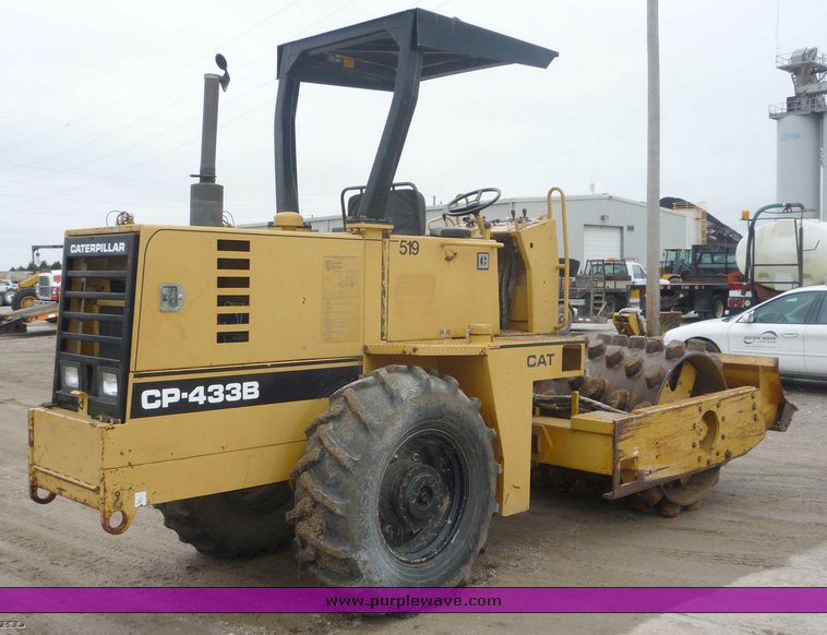 image for item 6877 Caterpillar CP-433B vibratory compactor