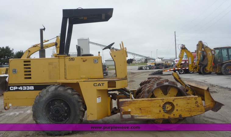 image for item 6877 Caterpillar CP-433B vibratory compactor