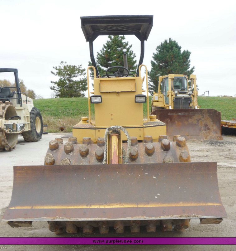 image for item 6877 Caterpillar CP-433B vibratory compactor