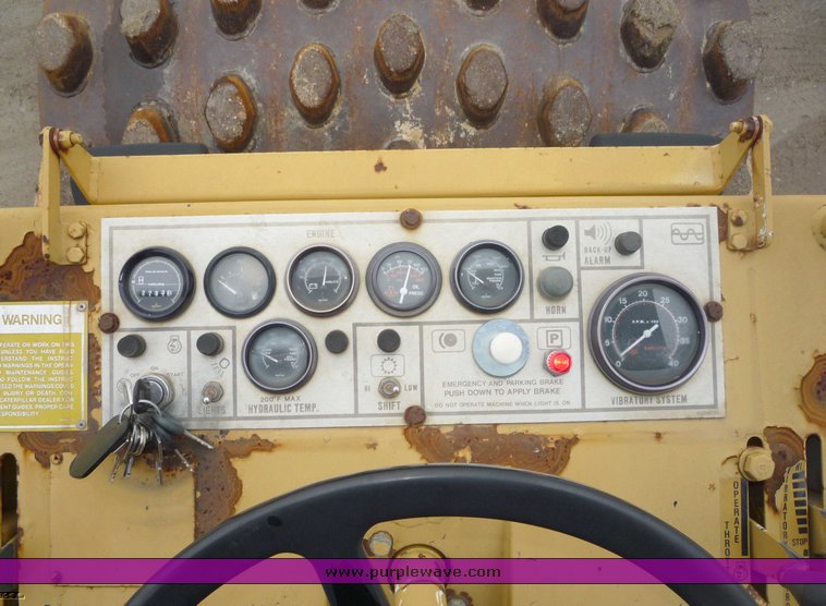image for item 6877 Caterpillar CP-433B vibratory compactor