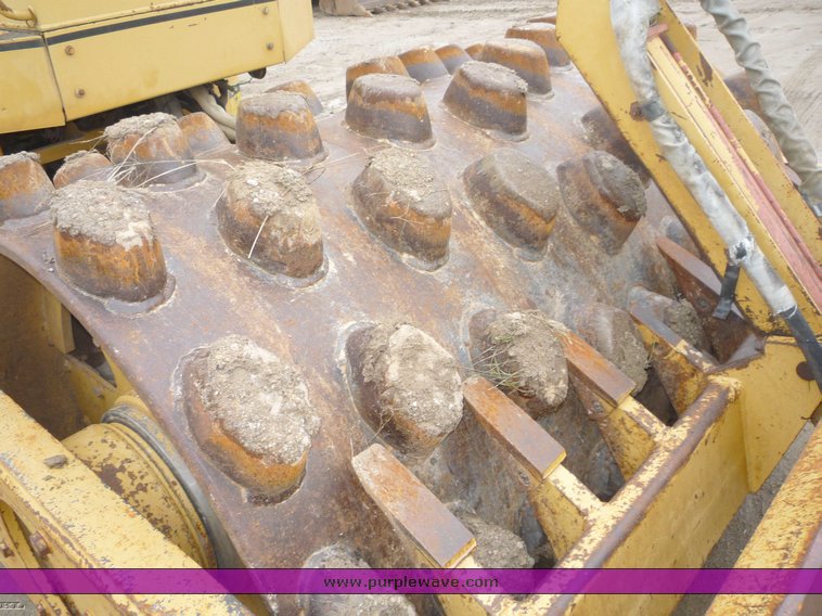 image for item 6877 Caterpillar CP-433B vibratory compactor