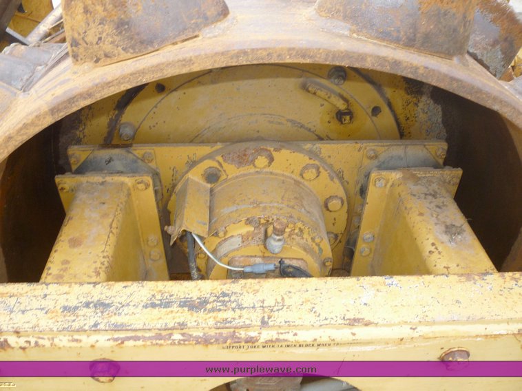 image for item 6877 Caterpillar CP-433B vibratory compactor