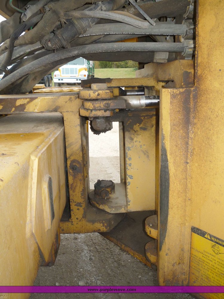 image for item 6877 Caterpillar CP-433B vibratory compactor