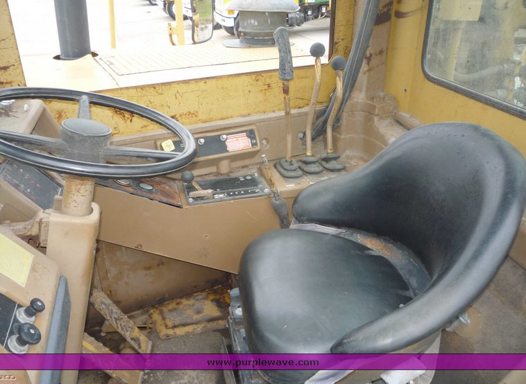 image for item 6879 1989 Caterpillar 621E wheel scraper