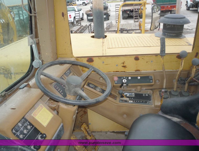 image for item 6880 1989 Caterpillar 621E wheel scraper