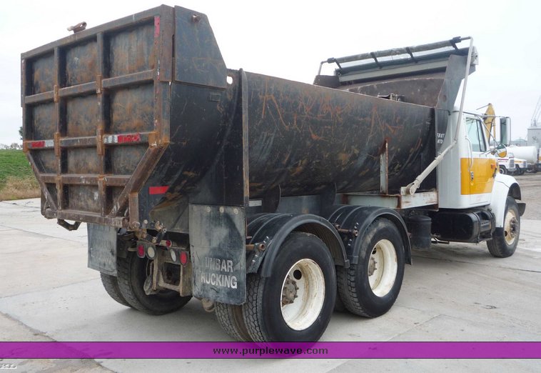 image for item 6881 1994 International 4900 TADT tandem axle dump truck