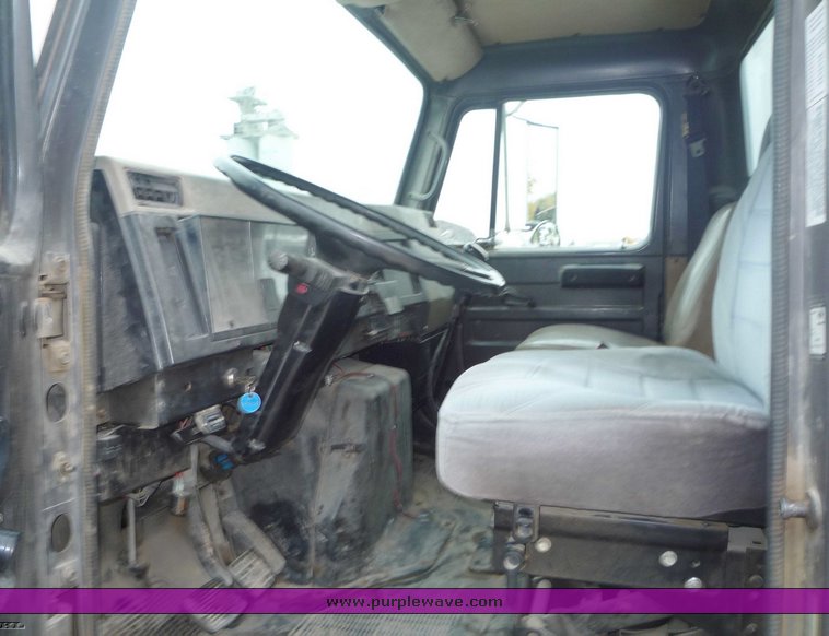 image for item 6881 1994 International 4900 TADT tandem axle dump truck