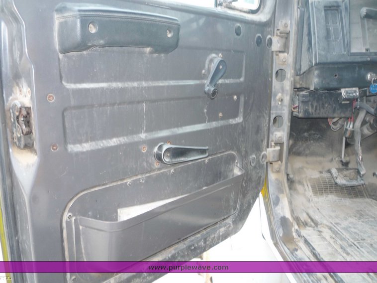 image for item 6881 1994 International 4900 TADT tandem axle dump truck