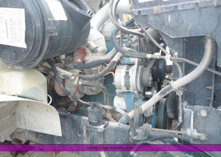 image for item 6881 1994 International 4900 TADT tandem axle dump truck