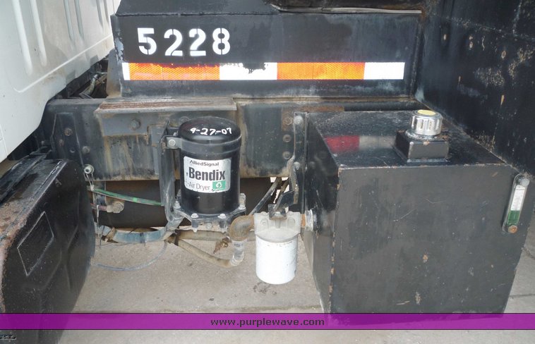 image for item 6881 1994 International 4900 TADT tandem axle dump truck