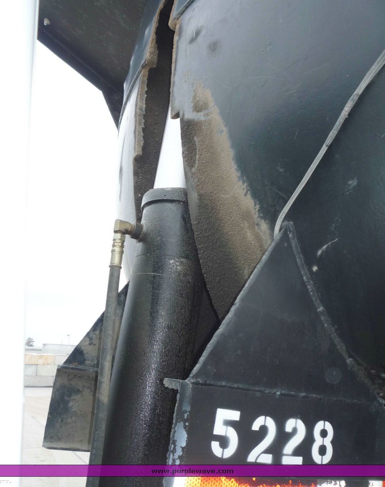 image for item 6881 1994 International 4900 TADT tandem axle dump truck