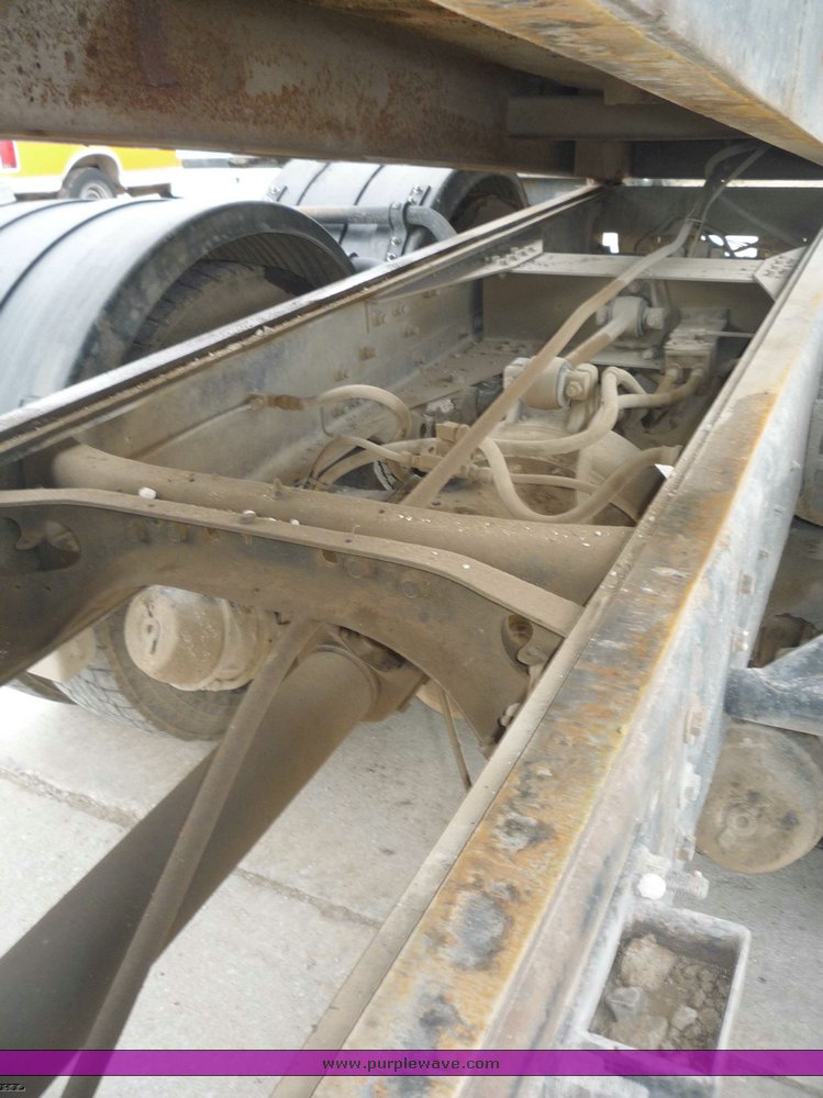 image for item 6881 1994 International 4900 TADT tandem axle dump truck