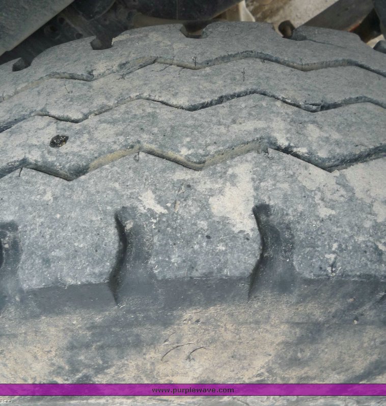 image for item 6881 1994 International 4900 TADT tandem axle dump truck