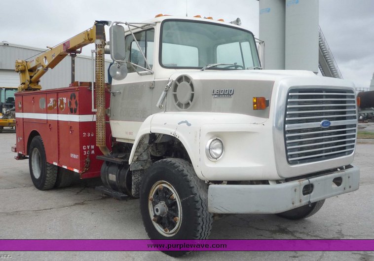 image for item 6887 1990 Ford L8000 service truck