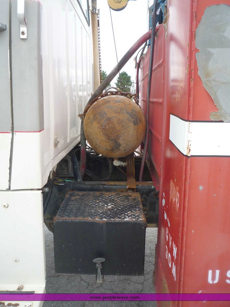 image for item 6887 1990 Ford L8000 service truck