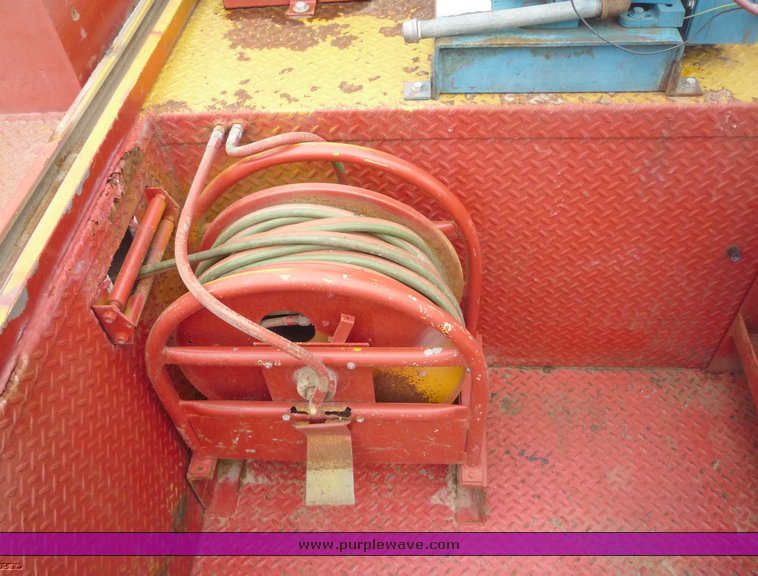 image for item 6887 1990 Ford L8000 service truck