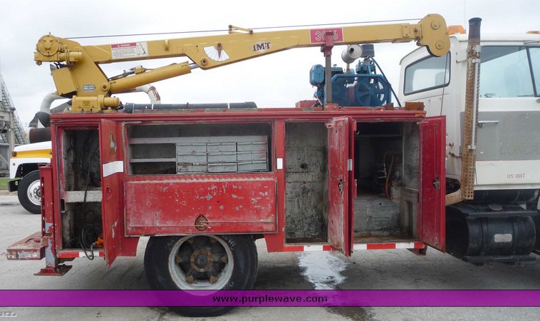 image for item 6887 1990 Ford L8000 service truck