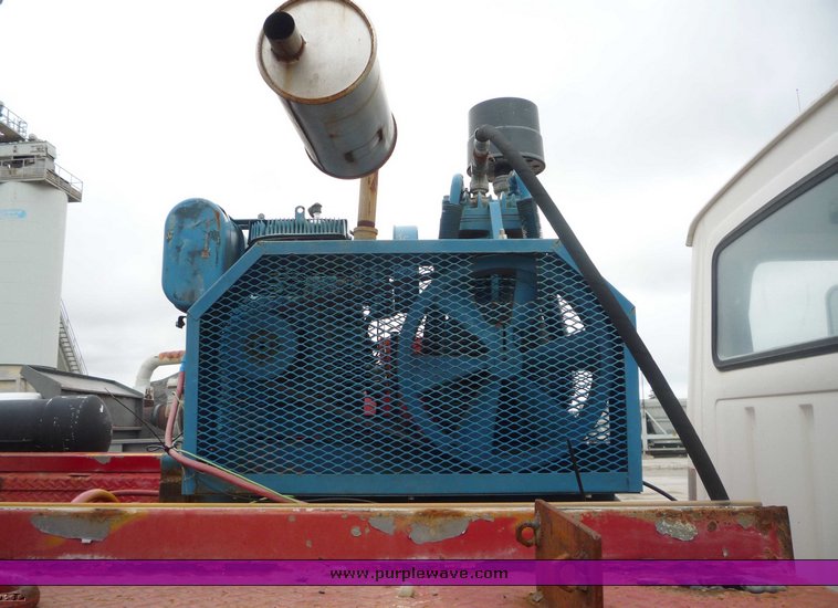 image for item 6887 1990 Ford L8000 service truck