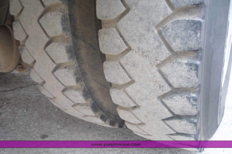 image for item 6887 1990 Ford L8000 service truck