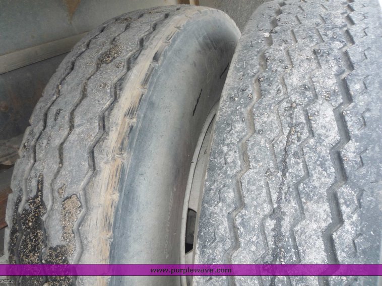 image for item 6888 1985 International S1900 dump truck