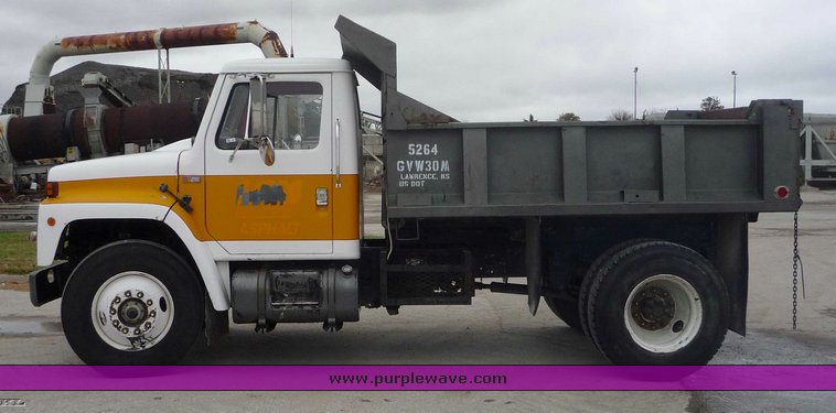 image for item 6888 1985 International S1900 dump truck