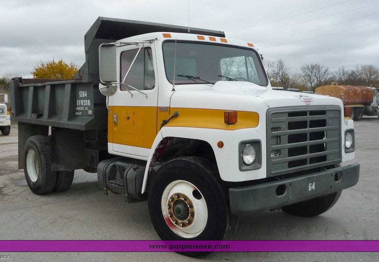 image for item 6888 1985 International S1900 dump truck