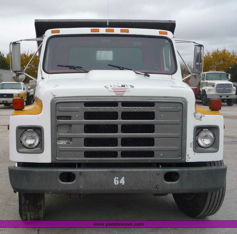 image for item 6888 1985 International S1900 dump truck
