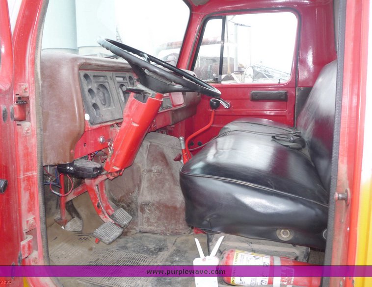 image for item 6888 1985 International S1900 dump truck