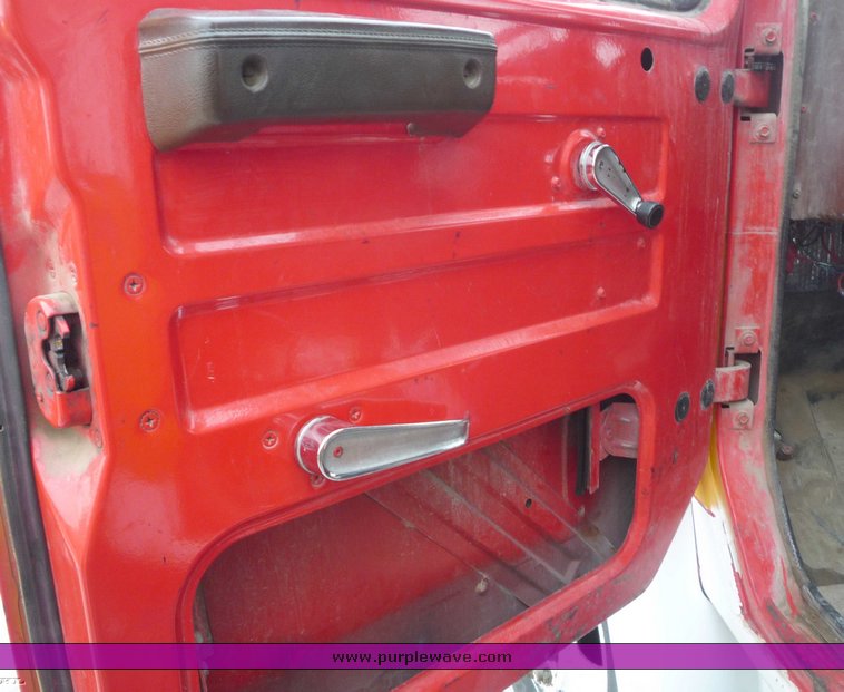 image for item 6888 1985 International S1900 dump truck