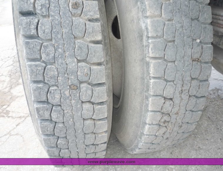 image for item 6888 1985 International S1900 dump truck