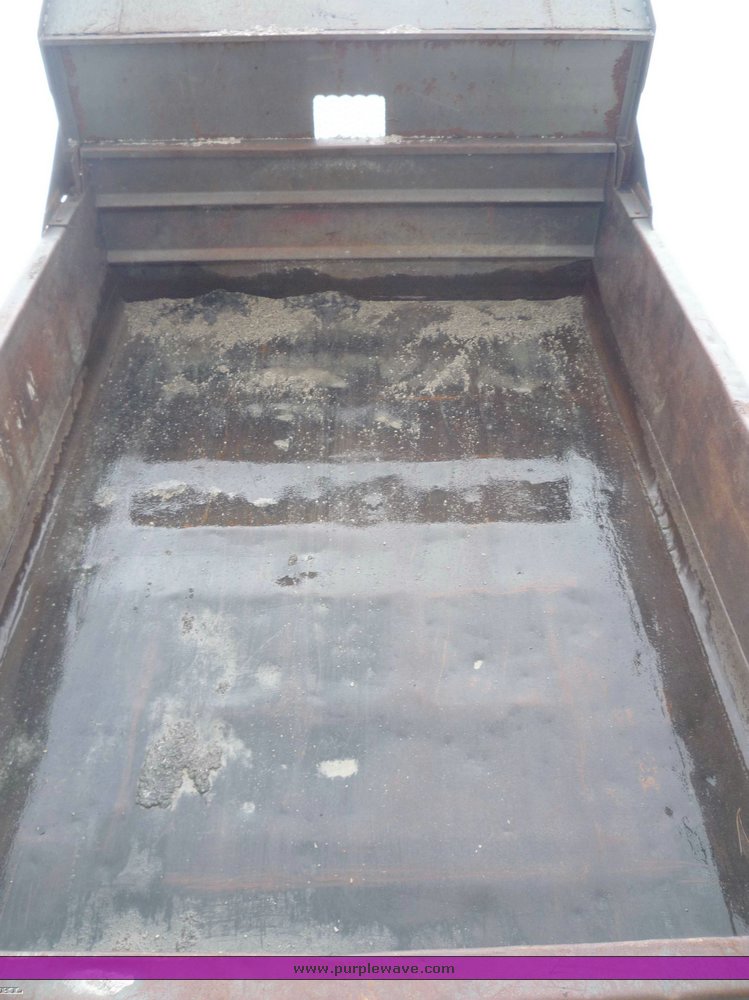 image for item 6888 1985 International S1900 dump truck