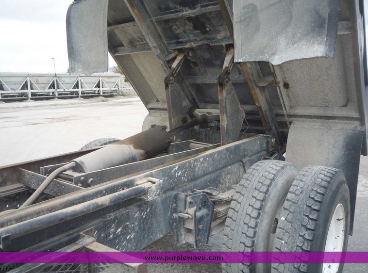 image for item 6888 1985 International S1900 dump truck