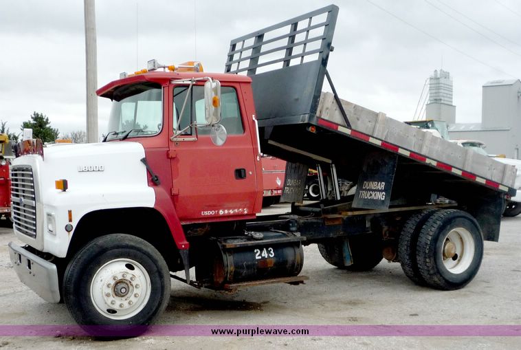 image for item 6946 1995 Ford L800 dump bed truck