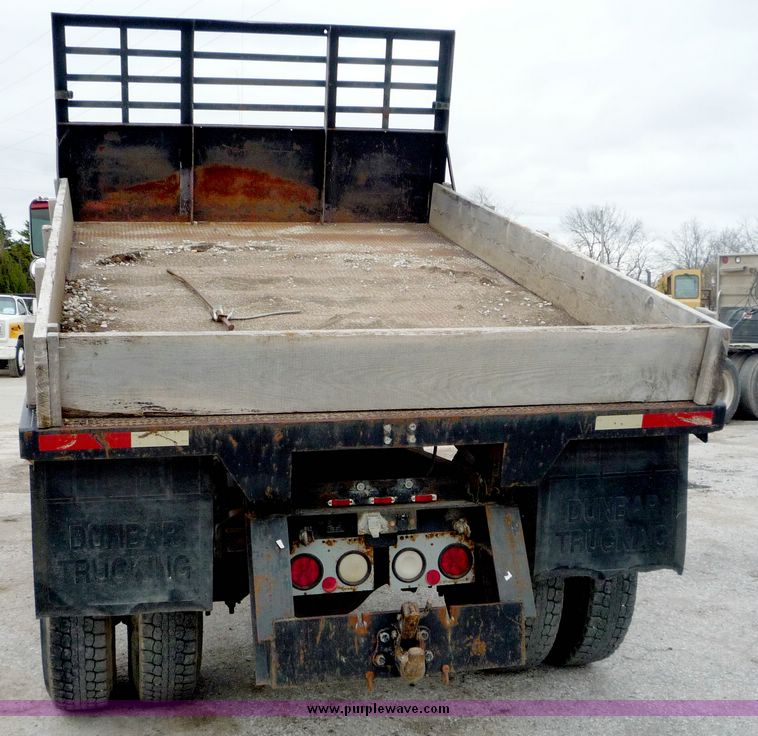 image for item 6946 1995 Ford L800 dump bed truck