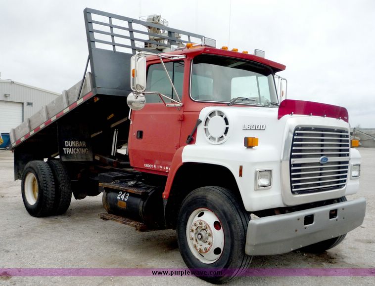 image for item 6946 1995 Ford L800 dump bed truck