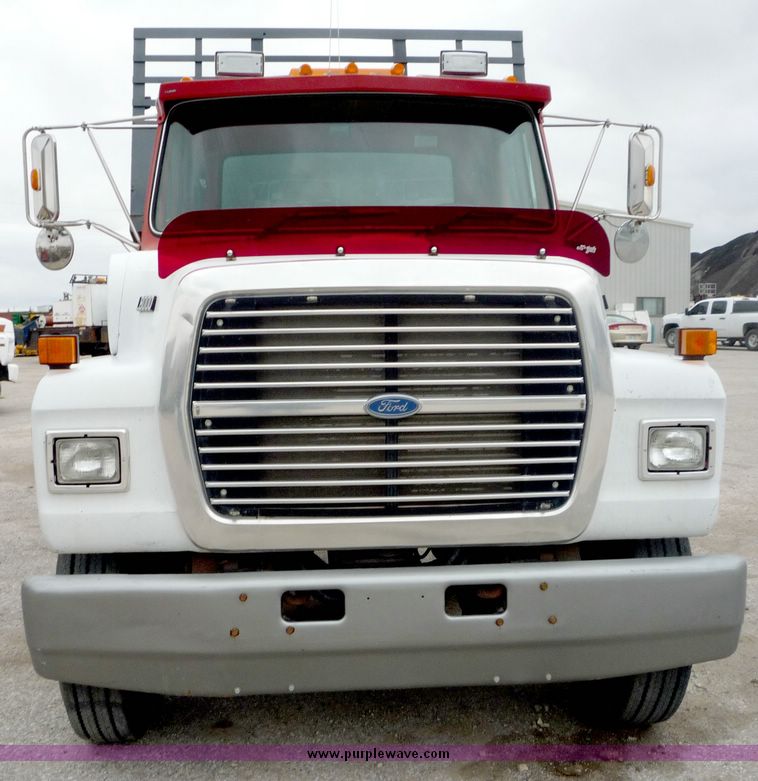 image for item 6946 1995 Ford L800 dump bed truck