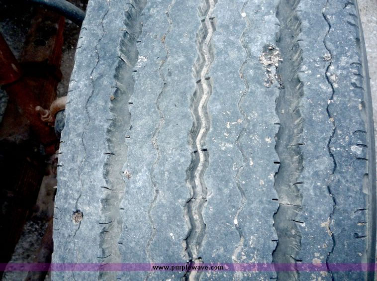 image for item 6946 1995 Ford L800 dump bed truck