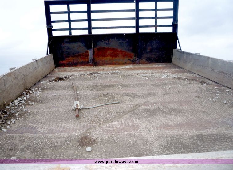 image for item 6946 1995 Ford L800 dump bed truck