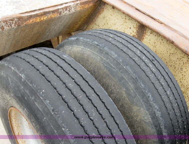 image for item 6952 Trail King TK70RG-392 flat bed tandem axle semi trailer